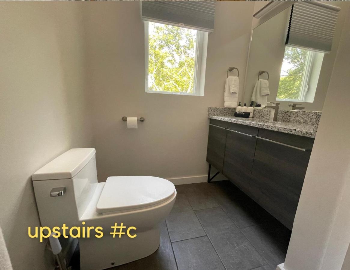 Normalbnb - 2 Blocks From Restaurants, Bars, Hospital